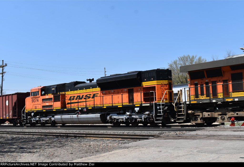 BNSF 9074